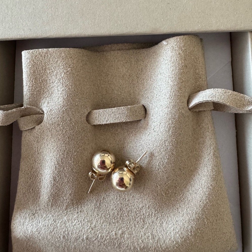 Elegant 14K Solid Gold Stud Earrings